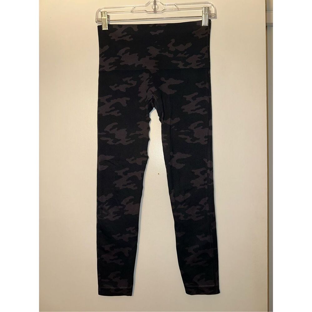 SPANX Medium Black Gray Camo Cropped Mid Rise Pull On Leggings EUC